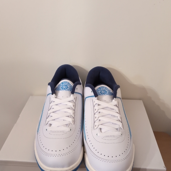 Nike Air Jordan 2/3 UNC - Picture 3 of 5